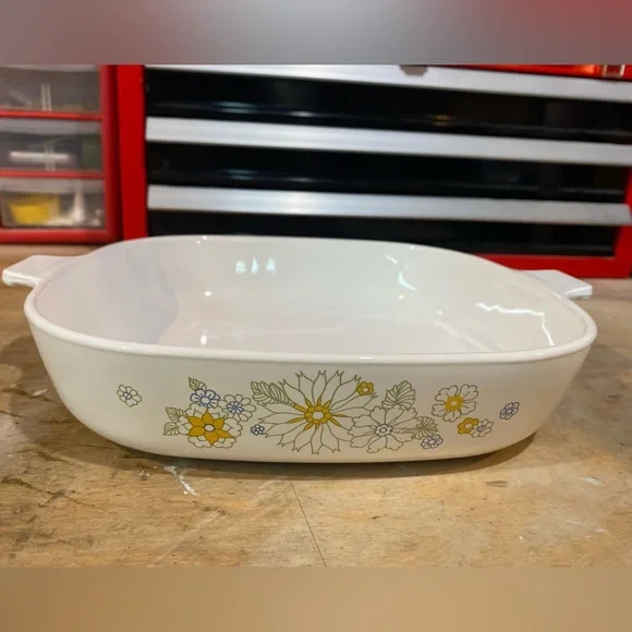 CorningWare Yellow Floral Bouquet P-10-B, 9 1/2” Casserole with Lid - Picture 4 of 7
